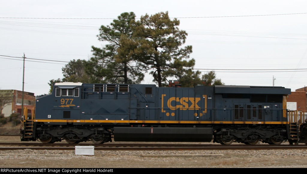 CSX 977 heads towards the yard